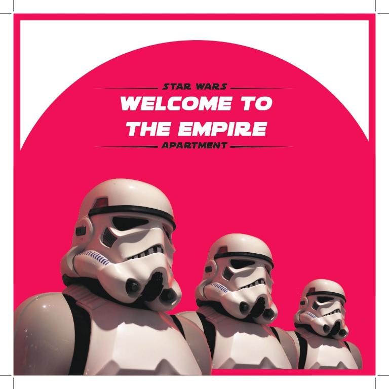 une affiche de cinéma pour les guerres des étoiles de lego dans l'établissement Plaza Star Wars Appartement, à Serris