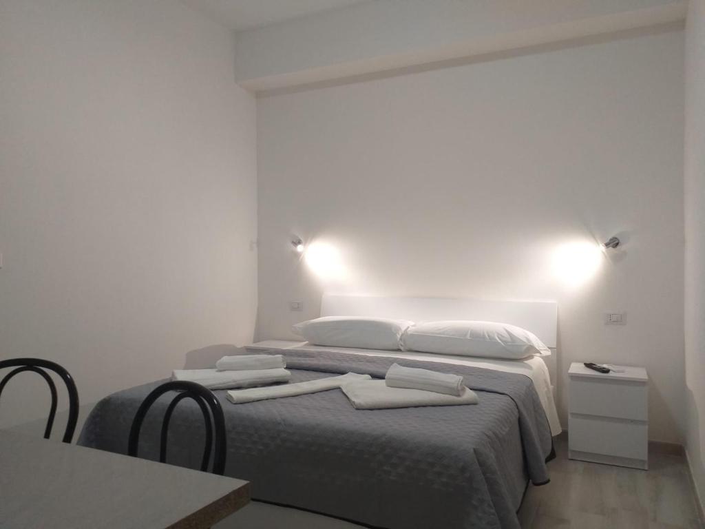 Postel nebo postele na pokoji v ubytování BERNINI Affittacamere - Guest House
