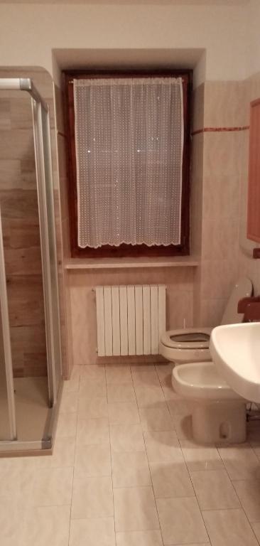 A bathroom at Al Portec