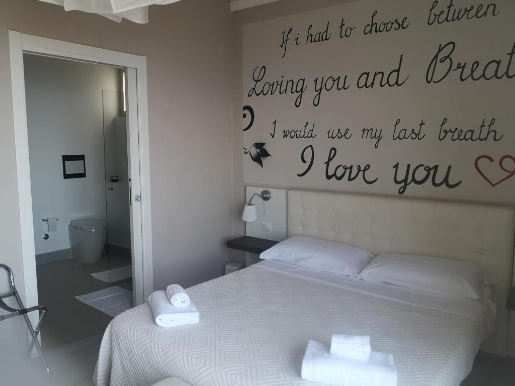 A bed or beds in a room at Athena Charming Rooms