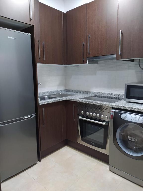 A kitchen or kitchenette at Casa Aurea-Apartamento zona antigua,parking y wifi by DeLabra Apartments