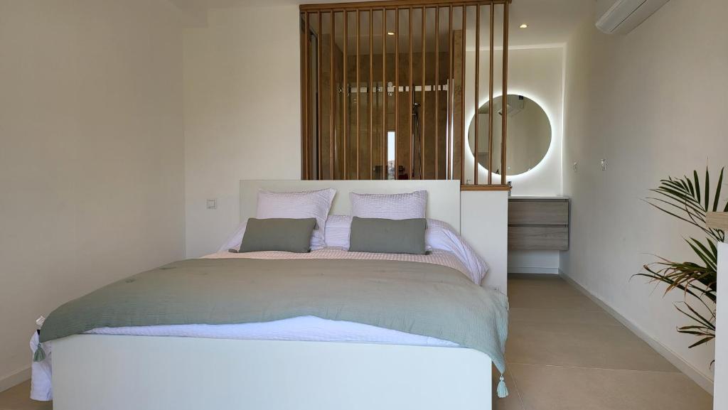 Postel nebo postele na pokoji v ubytování Ideal BnB