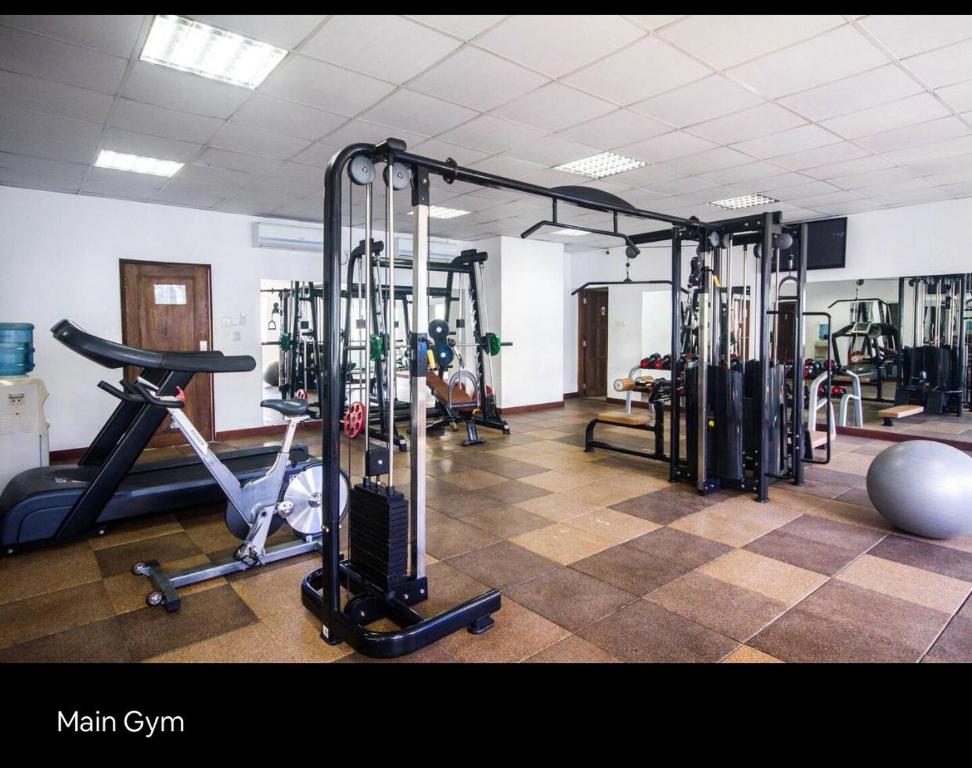Fitness centrum a/nebo fitness zařízení v ubytování Rosy Sea Front Beach Condo