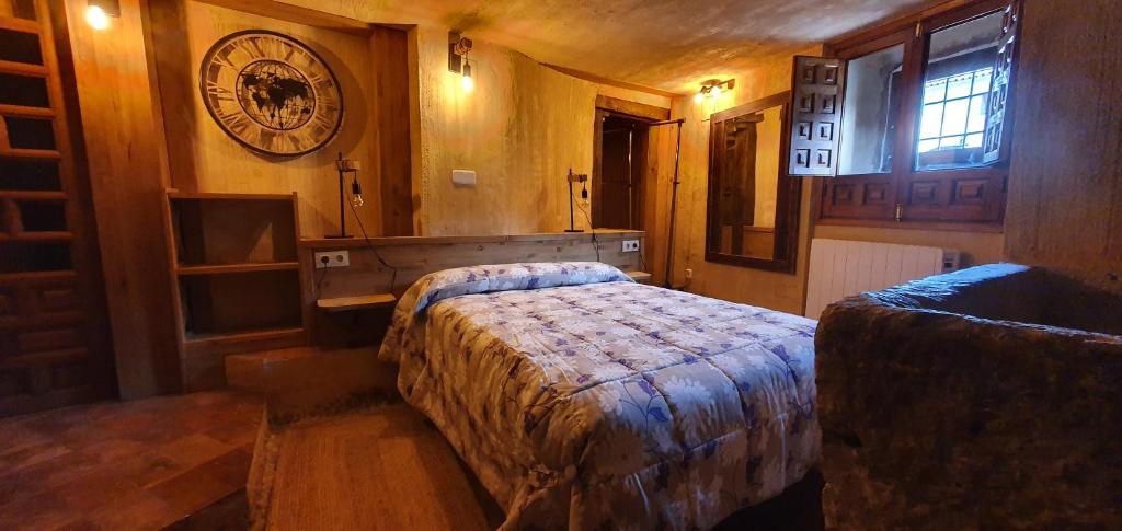 Posteľ alebo postele v izbe v ubytovaní La Cueva de Casa Botes