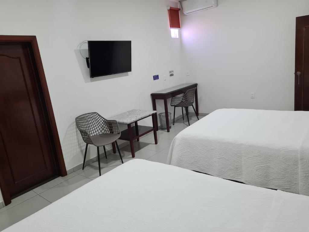 Postel nebo postele na pokoji v ubytování HOTEL FINA INN