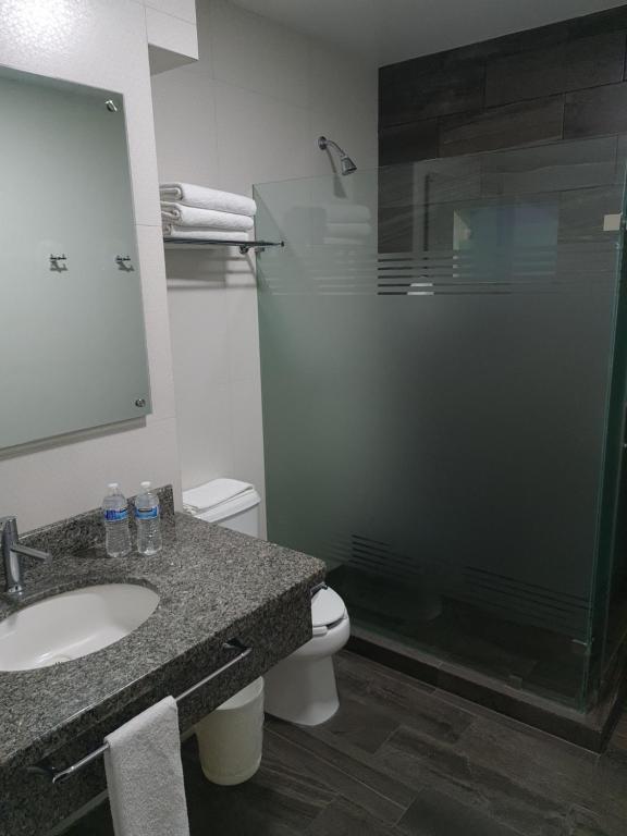 Koupelna v ubytování HOTEL FINA INN