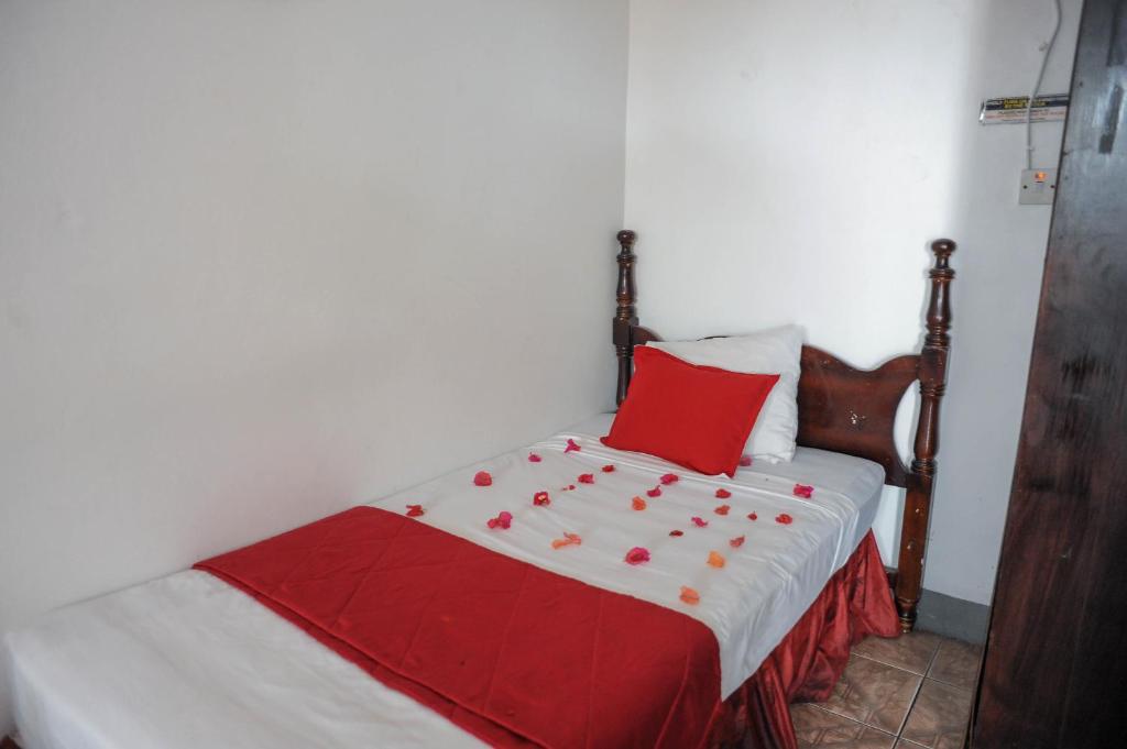 Postel nebo postele na pokoji v ubytování Glorianna Hotel