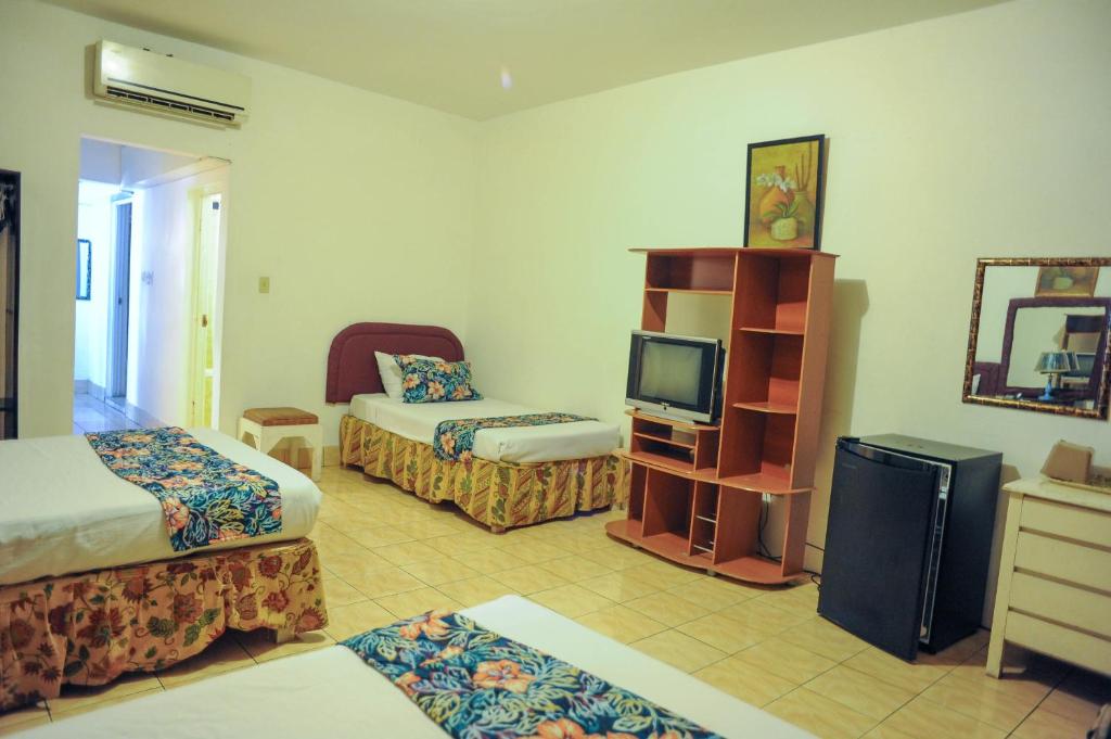 Postel nebo postele na pokoji v ubytování Glorianna Hotel