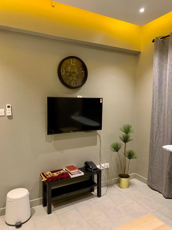 TV a/nebo společenská místnost v ubytování Al Rawdha Hotel Apartments