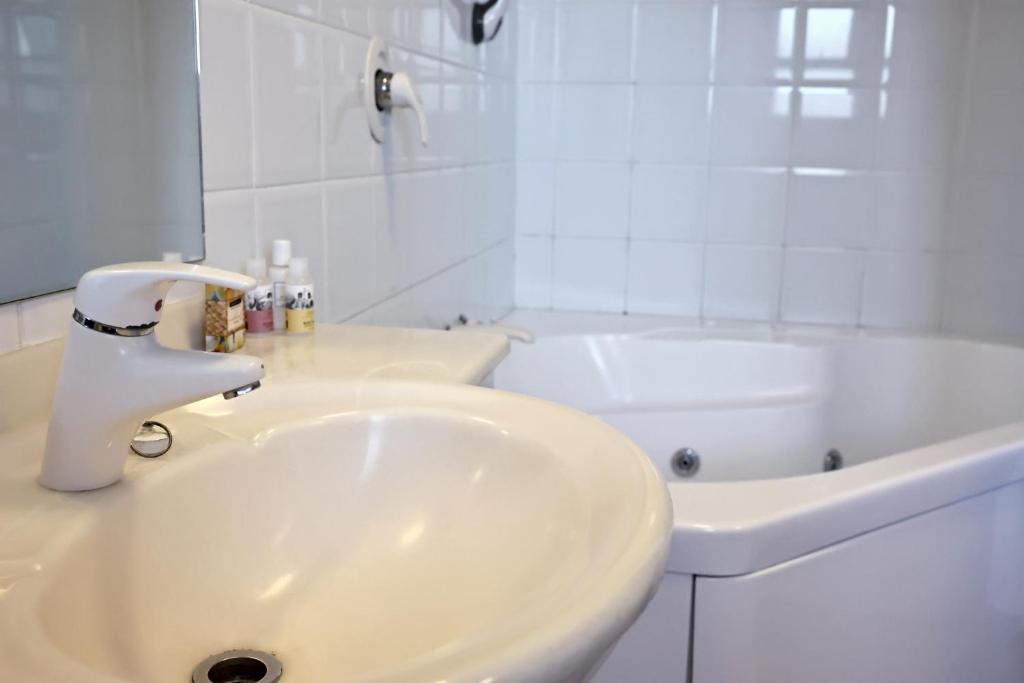 Baywatch Motor Lodge - Resim 10