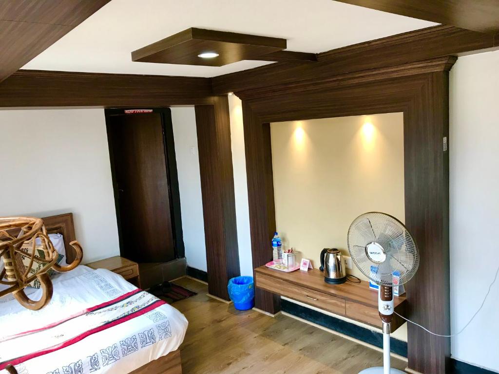 Shiva Guest House - Family Room With Garden View