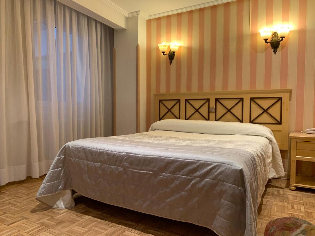 Postel nebo postele na pokoji v ubytování Hotel Julia