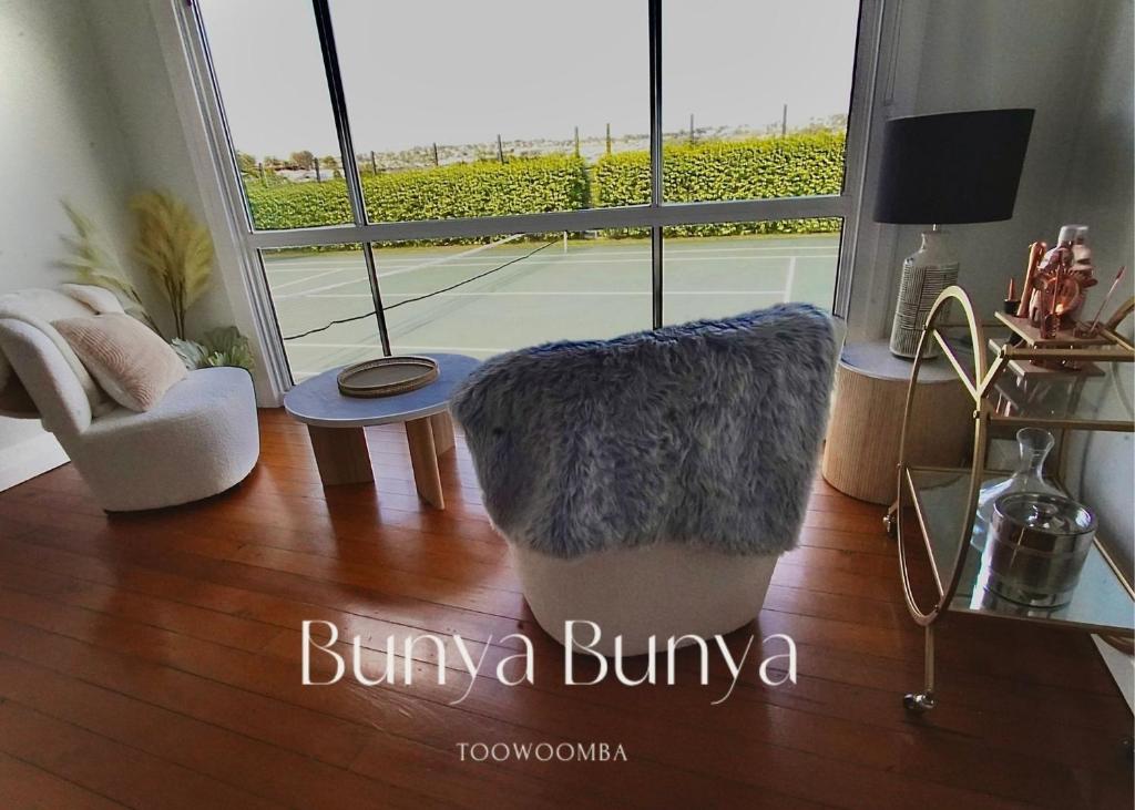 Bunya Bunya Luxury Estate Toowoomba set over 2 acres with Tennis Court - Maison De Six Chambres