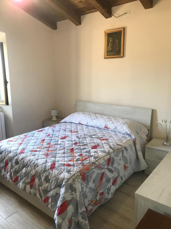 Postel nebo postele na pokoji v ubytování La casa dei quadri