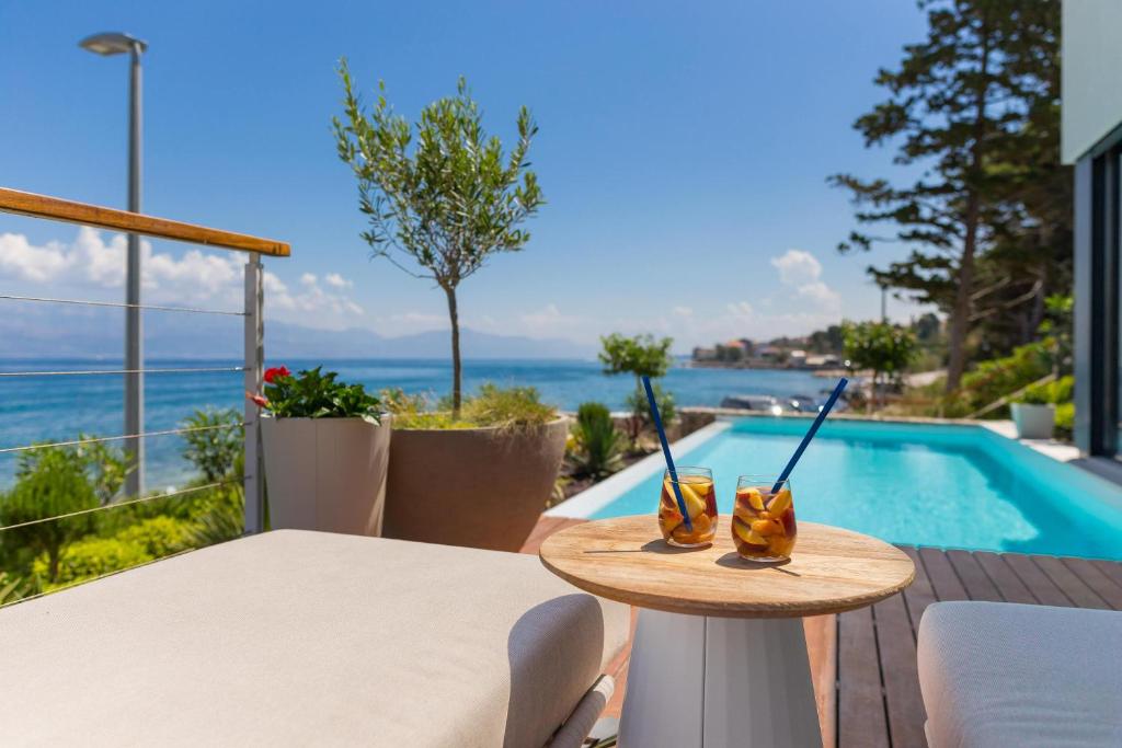 Bazén v ubytování Agapao Villas nebo v jeho okolí