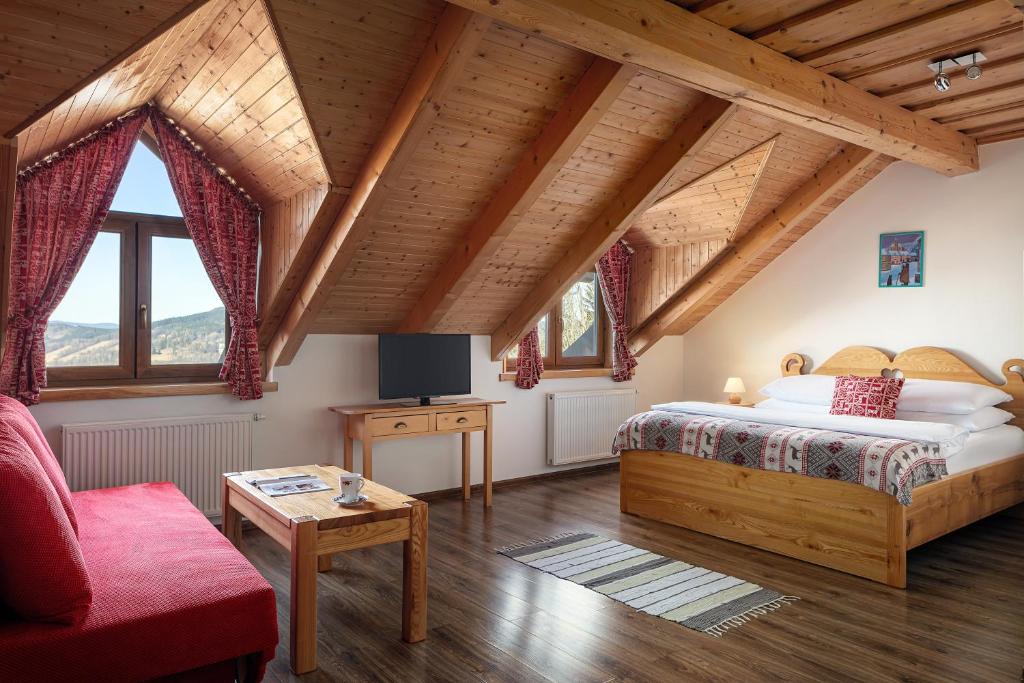 Postel nebo postele na pokoji v ubytování Hotel Křížový vrch
