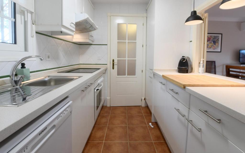 Kuchyňa alebo kuchynka v ubytovaní Apartamento Ayamonte Isla Canela Golf