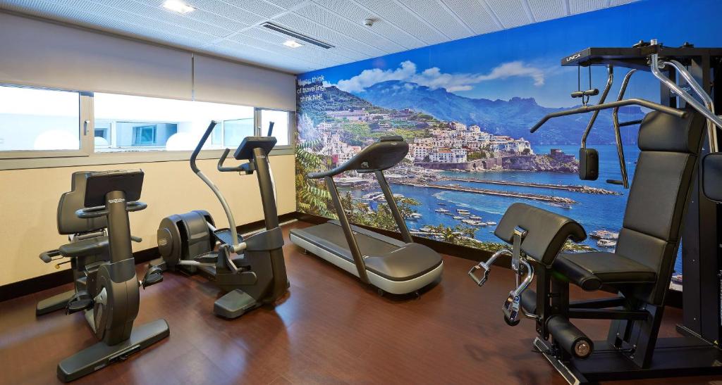 Posilňovňa alebo fitness centrum v ubytovaní NH Sants Barcelona