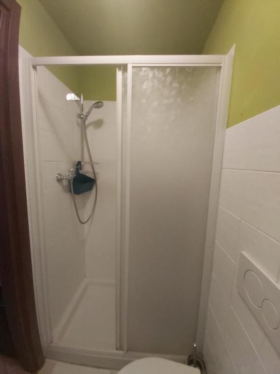 A bathroom at LODGING 5 TERRE & PORTO LA SPEZIA