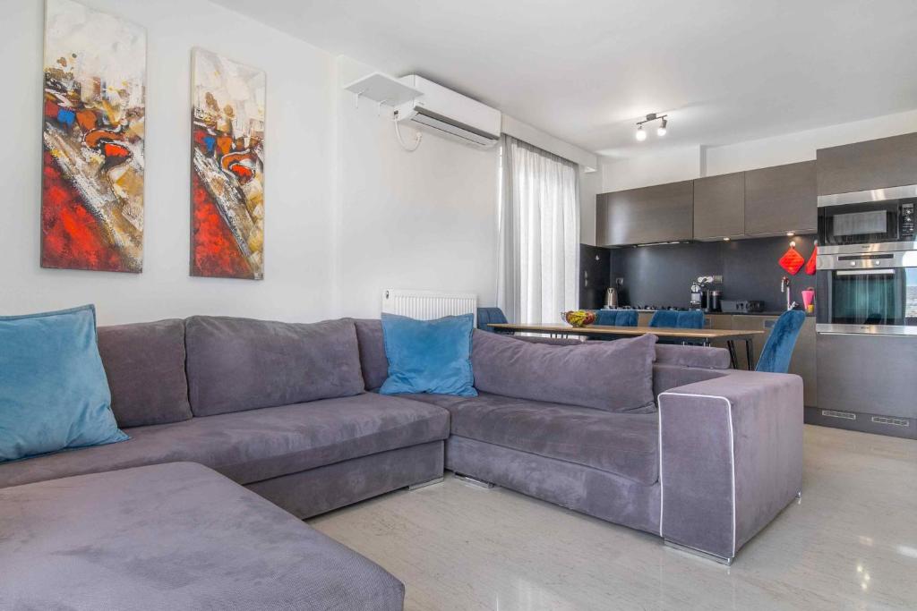 Lis153 by Smart Cozy Suites - Top Floors with Amazing City View - Available 24hr - One-Bedroom Apartment