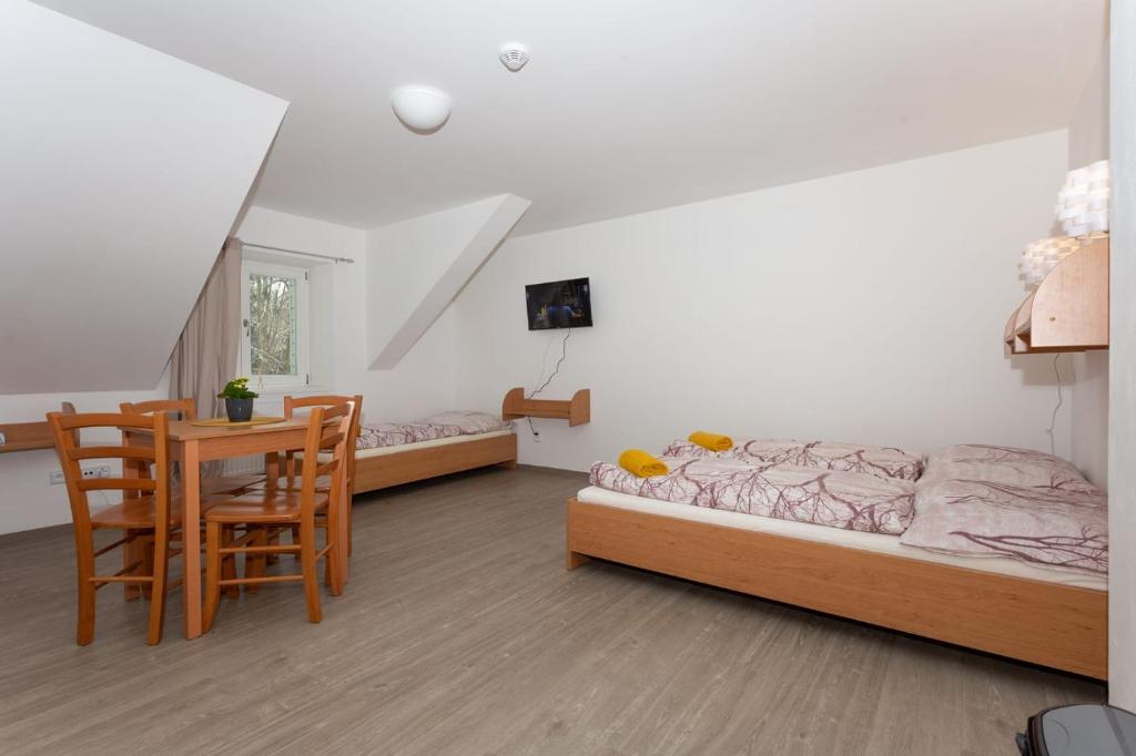 Penzion Živec - restaurace a ubytování - Viervoudige Kamer Met Eigen Badkamer