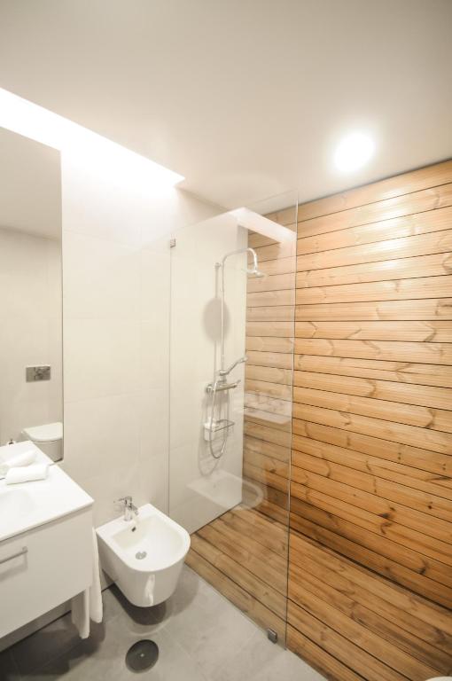 Koupelna v ubytování Aljube Residences II - Apartamento novo centro PDL