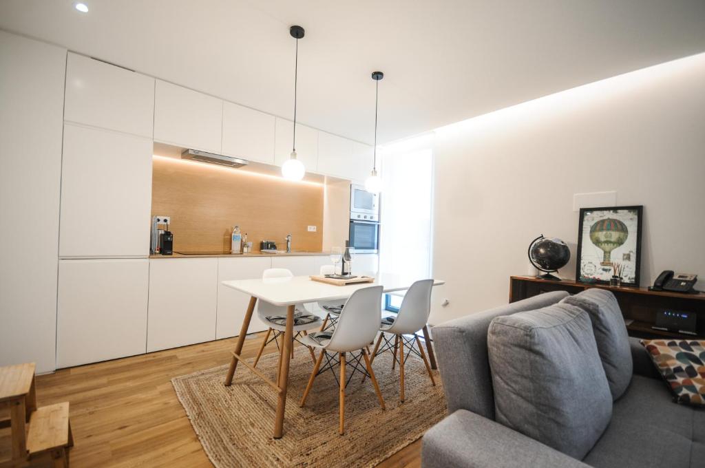Kuchyň nebo kuchyňský kout v ubytování Aljube Residences II - Apartamento novo centro PDL