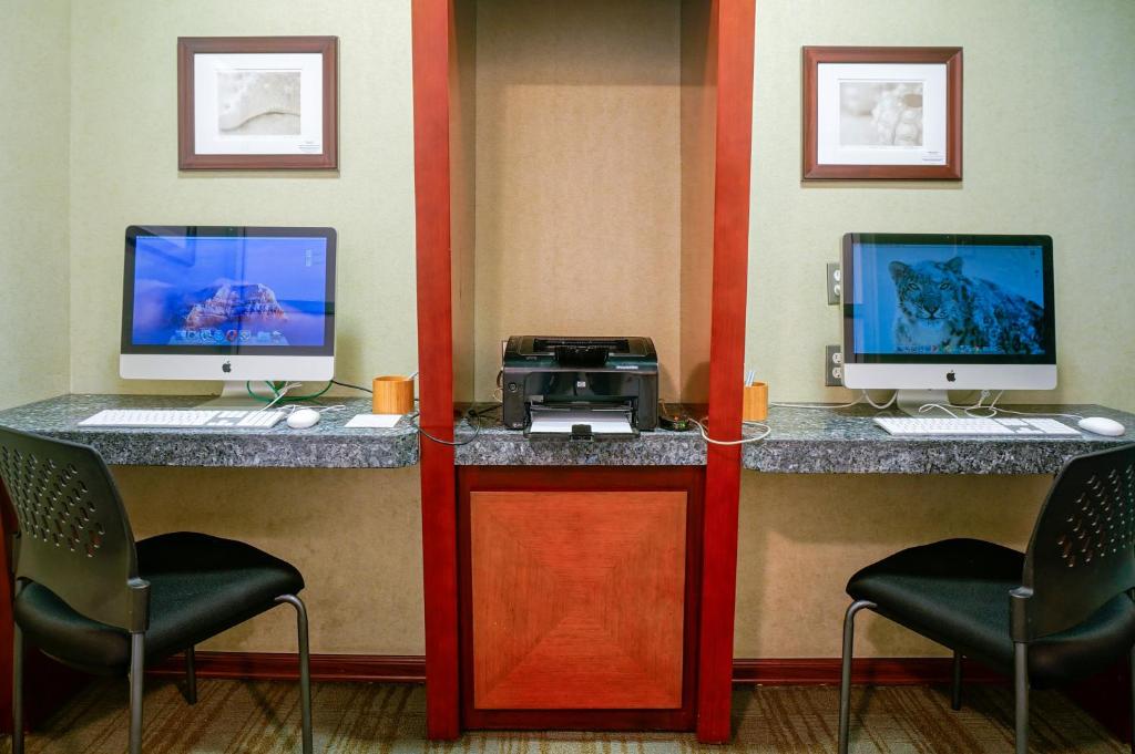 TV a/nebo společenská místnost v ubytování Shade Hotel Manhattan Beach