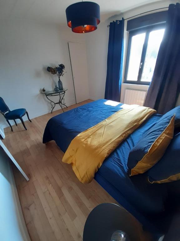 Postel nebo postele na pokoji v ubytování Maison chaleureuse, spacieuse et familiale