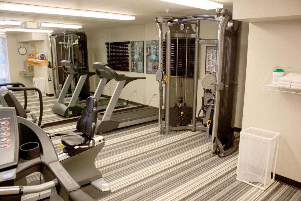 Fitness centrum a/nebo fitness zařízení v ubytování Sonesta Simply Suites Phoenix Glendale