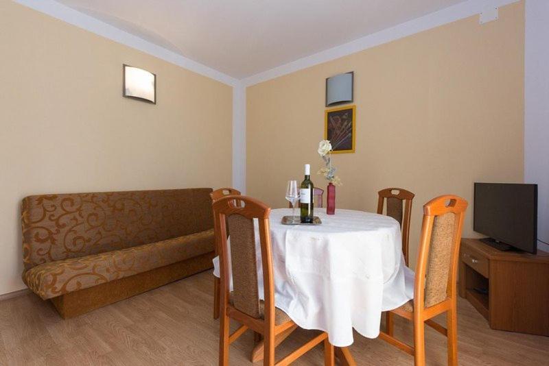 Posedenie v ubytovaní Marija F4 Apartment
