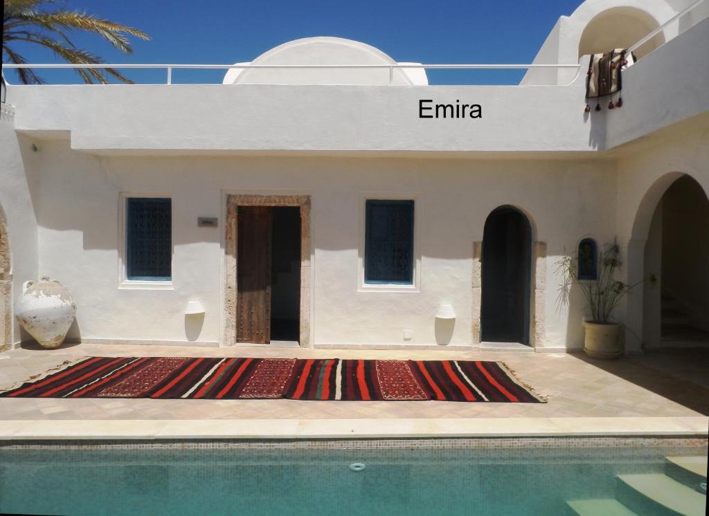 Bazén v ubytování Dar Ennour Djerbahood Erriadh nebo v jeho okolí