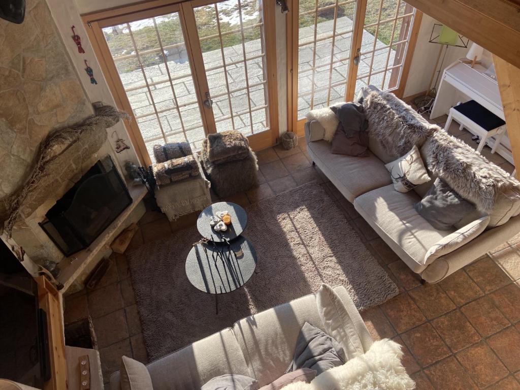 TV a/nebo společenská místnost v ubytování Chalet Pierre Blanche