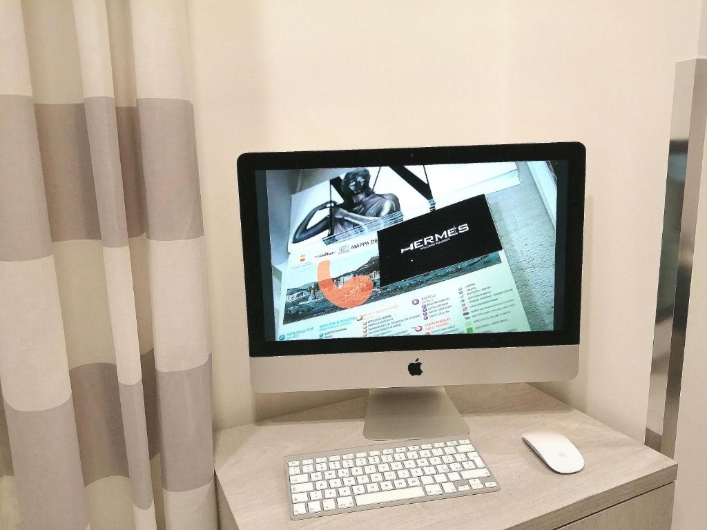 TV a/nebo společenská místnost v ubytování Hermes rooms for tourists