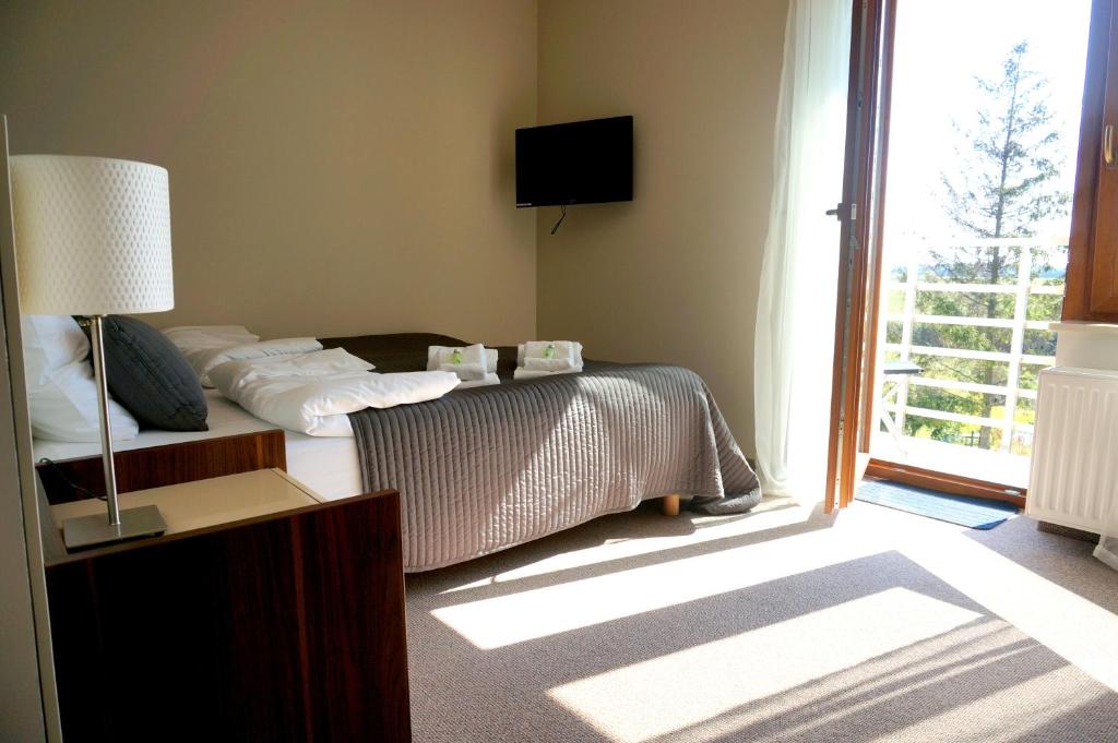 a bedroom with a bed and a large window at Villa Modlin Airport in Nowy Dwór Mazowiecki