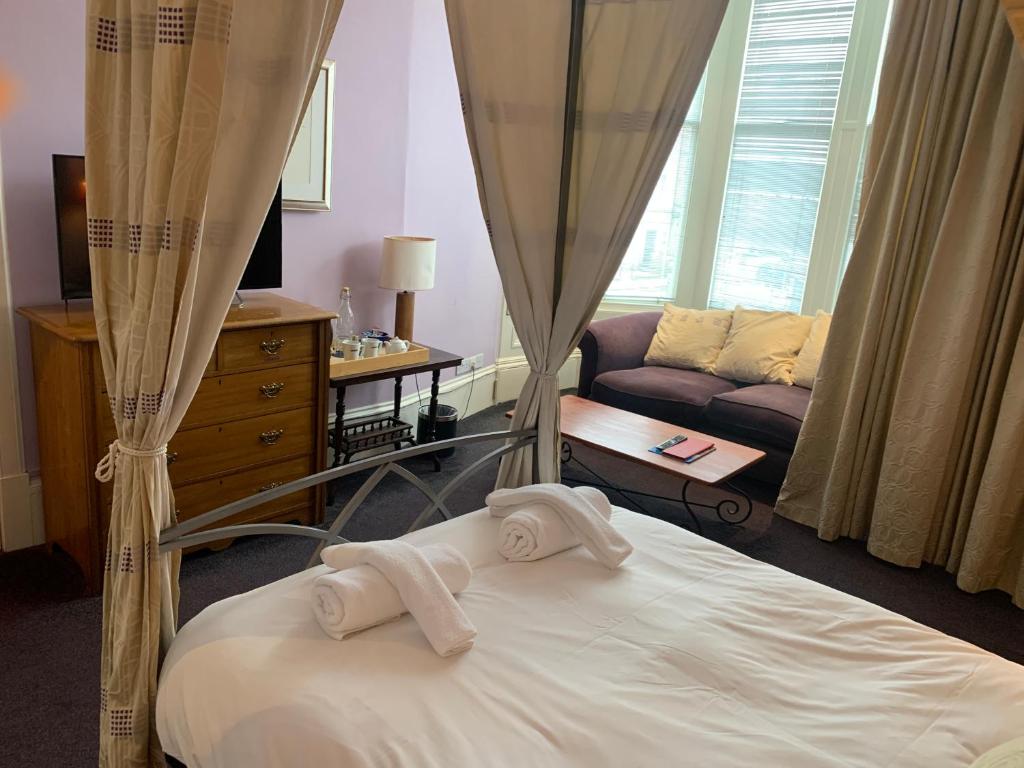 Postel nebo postele na pokoji v ubytování Southside Guest House