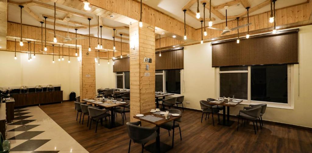 Restaurace v ubytování Hotel Le Halcyon Kasauli
