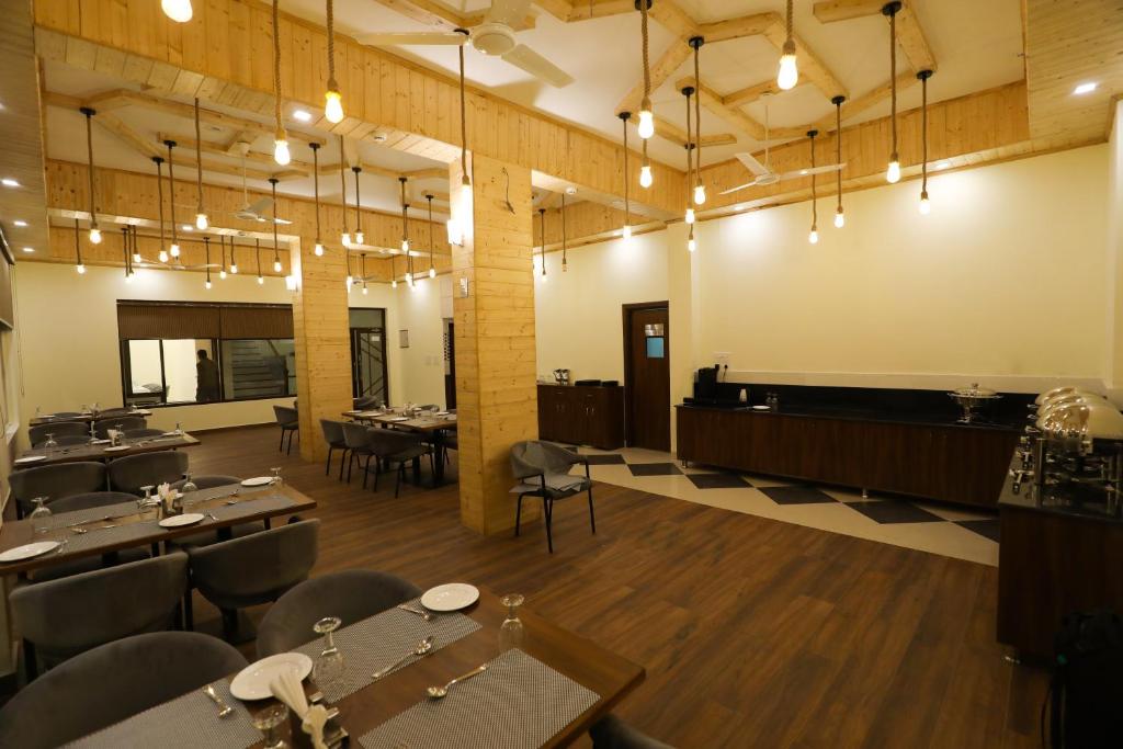 Restaurace v ubytování Hotel Le Halcyon Kasauli