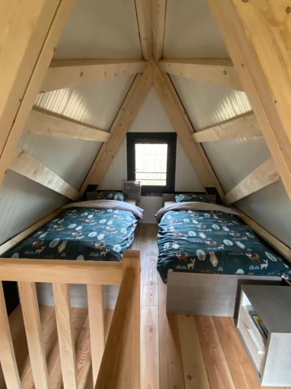 Postel nebo postele na pokoji v ubytování Loray des Bois - Cabane - Tipi - Cottage
