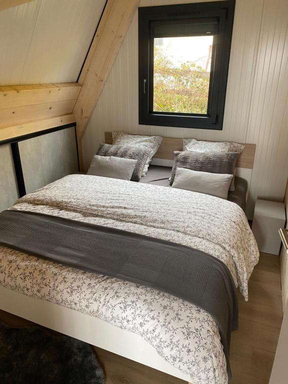 Postel nebo postele na pokoji v ubytování Loray des Bois - Cabane - Tipi - Cottage