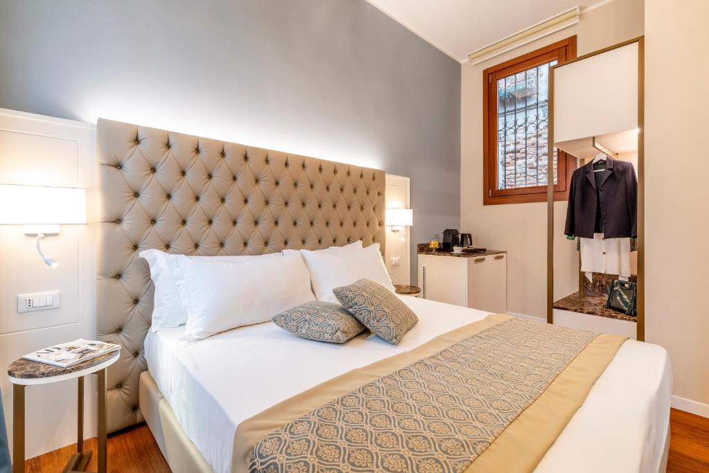 Posteľ alebo postele v izbe v ubytovaní Residenza La Duchessa Deluxe Rooms