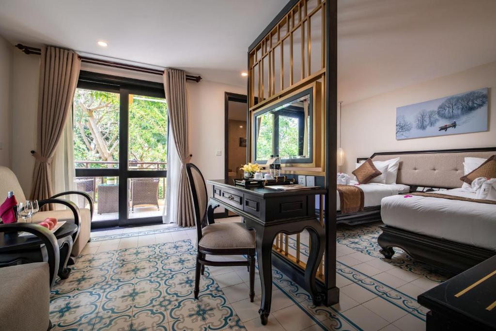 Biệt Thự Nhìn Ra Vườn