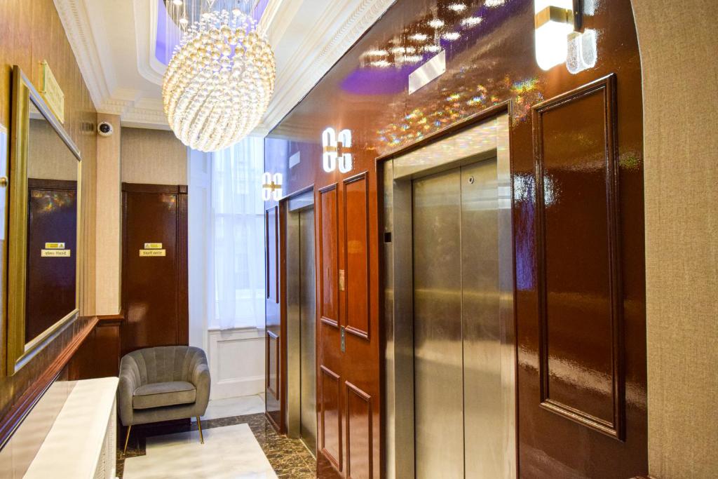 Cucina o angolo cottura di Pembridge Palace Hotel