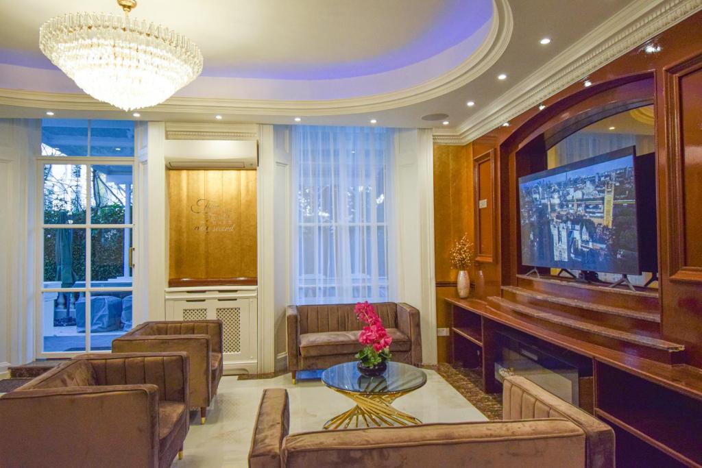 Area soggiorno di Pembridge Palace Hotel