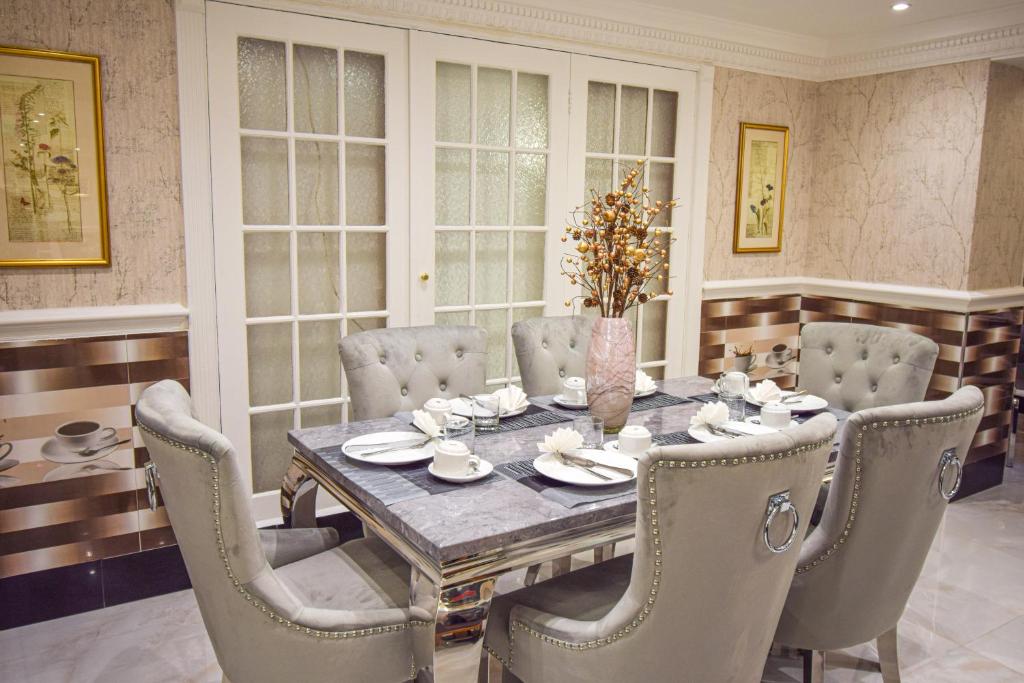 Area soggiorno di Pembridge Palace Hotel