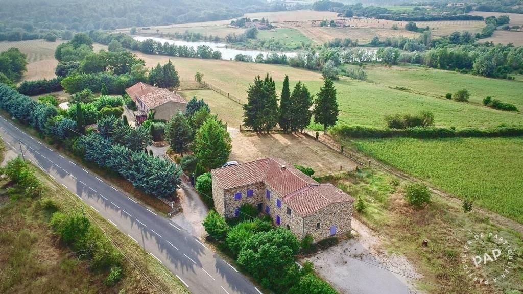 an aerial view of a house in a field at Maison chaleureuse in Rustrel