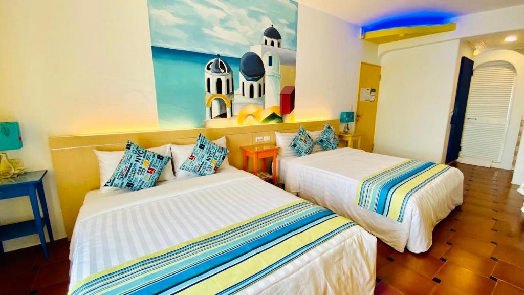 Postel nebo postele na pokoji v ubytování 海灘戀情 Beach Love 近沙灘-國旅卡特約商店 陽台房 希臘地中海風格
