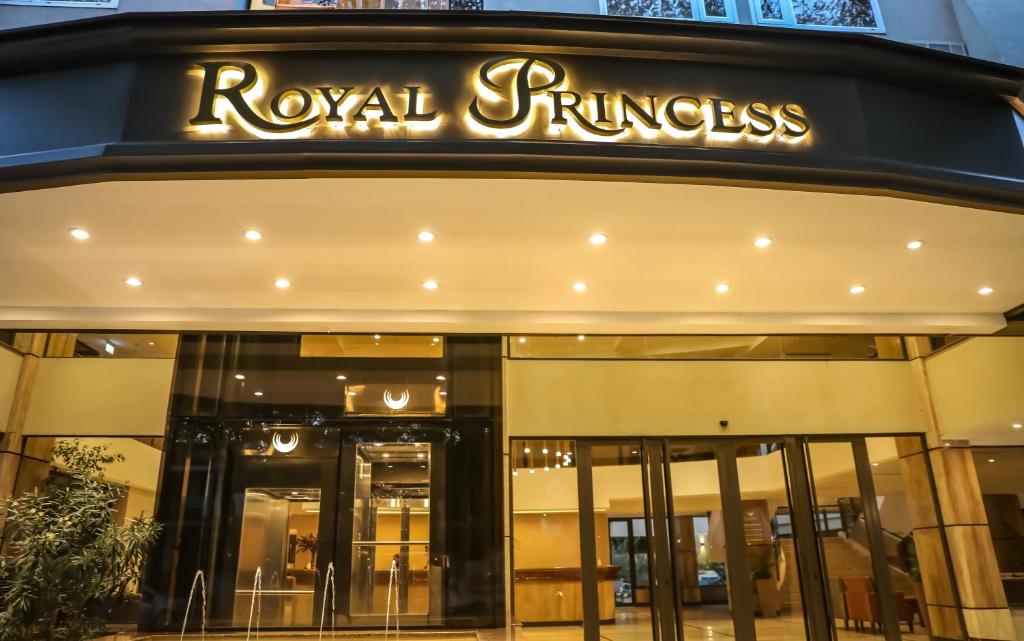 a building with a sign that reads royal princess at HOTEL ROYAL PRINCESS in Mendoza