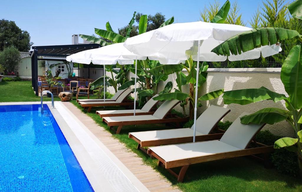 The swimming pool at or close to Duman Boutique Hotel Cesme