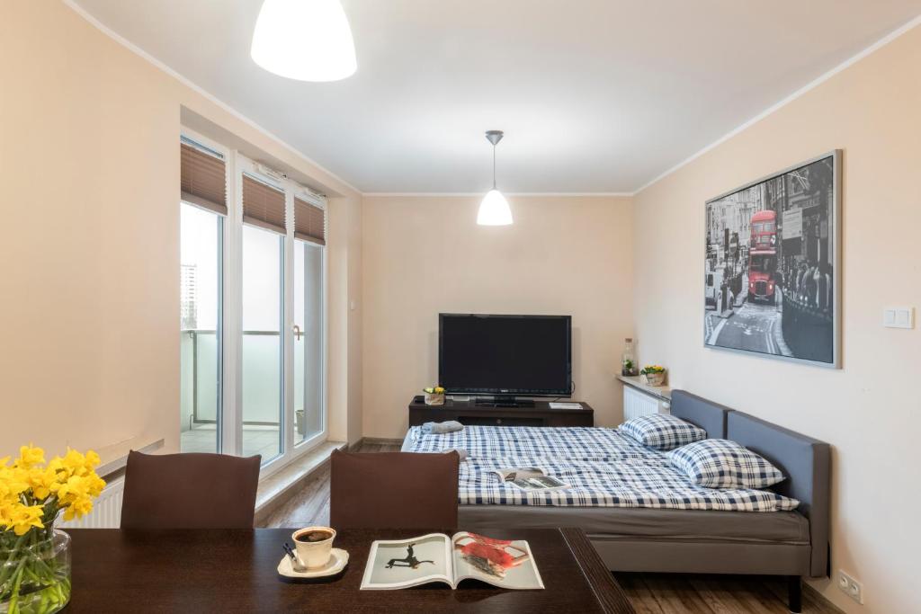 Televízia a/alebo spoločenská miestnosť v ubytovaní Waw Apartamenty Manhattan